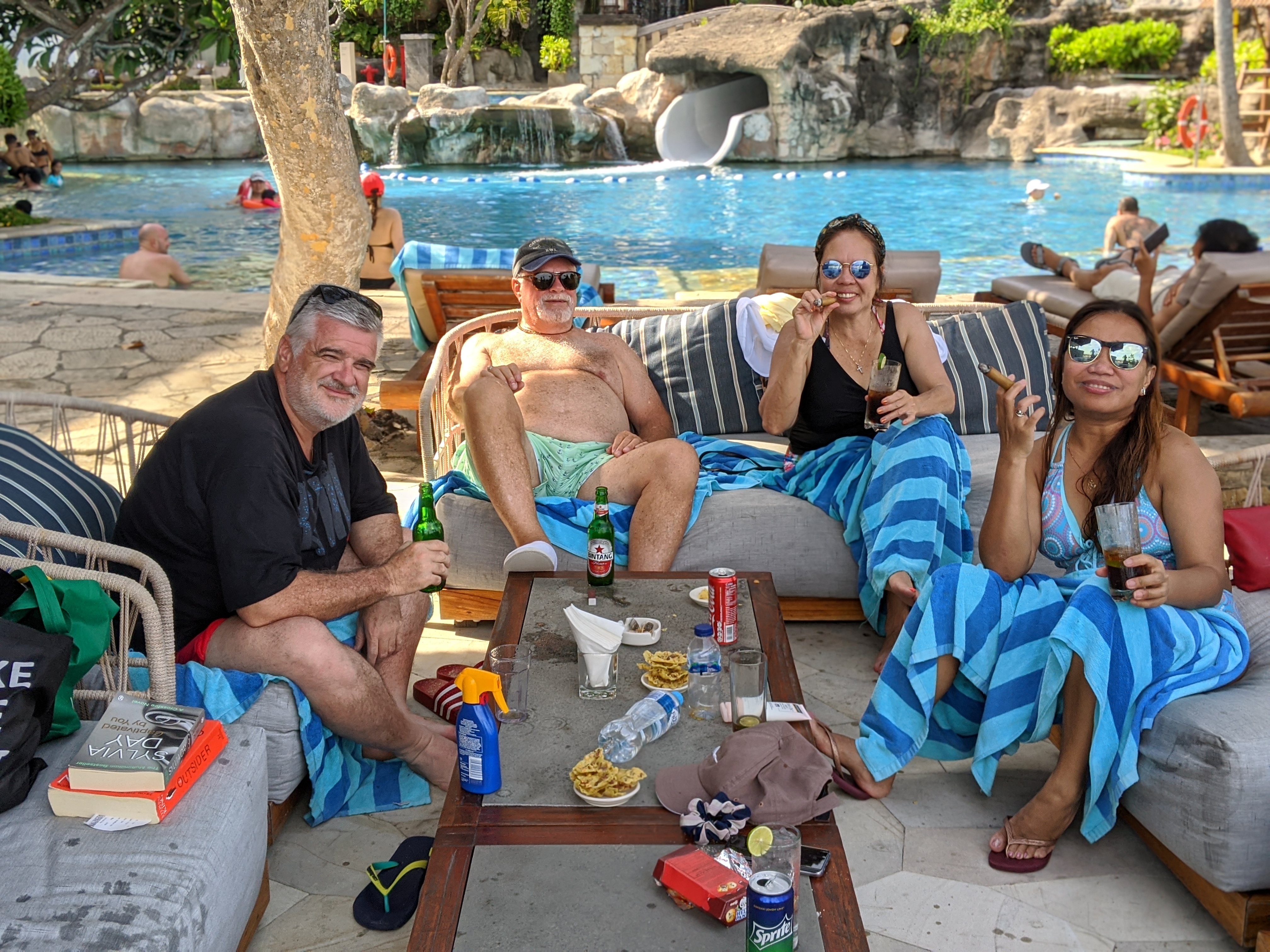 00100lrPORTRAIT_00100_BURST20191119153042838_COVER